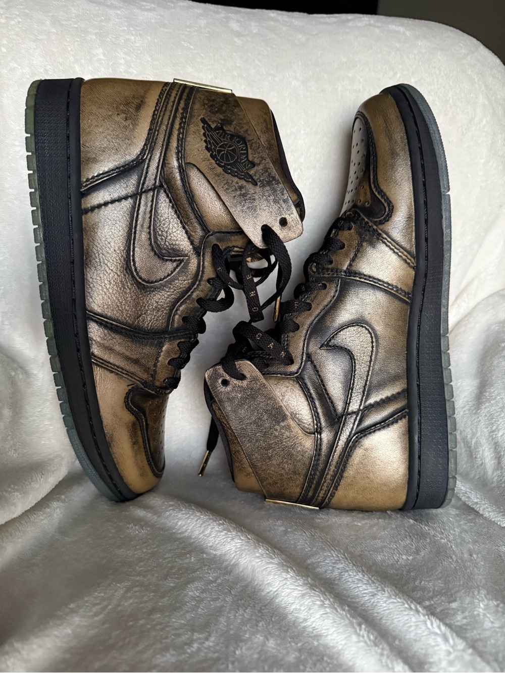 Air Jordan 1 Ret High OG wings